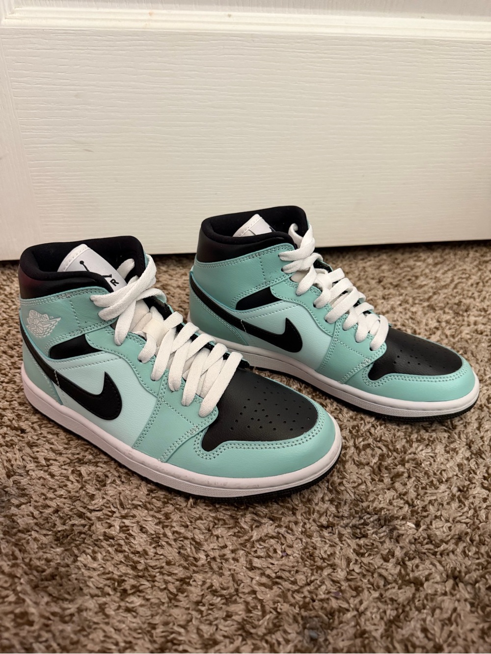Nike Air Jordan 1 Mid Mint Green Black White GS Size 6Y